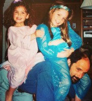 Jessica Rothe with Father Steve Rothenberg & sister Caty Rothenberg