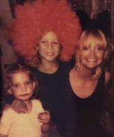 Oliver Hudson & Kate Hudson with Mom Goldie Hawn
