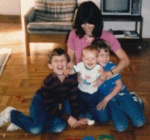 Tom Franco childhodd with Mom and brothers