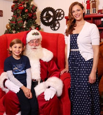 Amanda Righetti Family celebrating Christmas