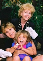 Billie Lourd Childhood: With Mother Carrie Fisher & Grandmother Debbie Reynolds