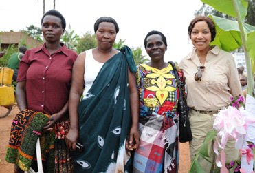 Grace Hightower with the Rwandan women