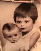 Ilana Kloss with her baby sister Yvette Kloss