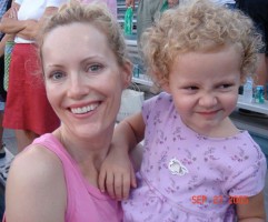 Iris Apatow with Mother Leslie