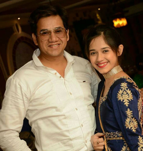 Jannat Zubair Rahmani with her father Zubair Ahmad Rahmani