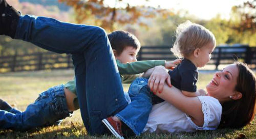 Kimberly Williams-Paisley with sons- William Paisley & Jasper Paisley