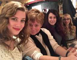Lili Reinhart- Mother(Amy) & Sisters (Tess & Chloe)