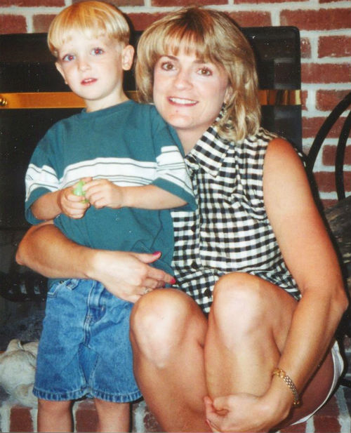 Logan Paul with with mother Pamela Ann Stepnick in childhood