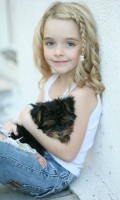 Mckenna Grace with her puppy