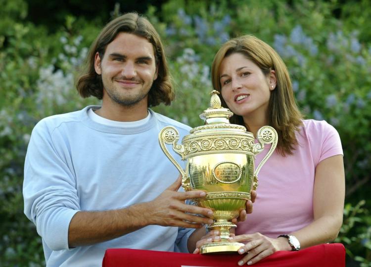 Mirka & Roger Federer with the trophy