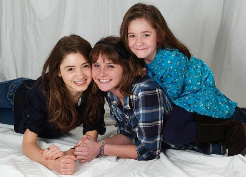 Natalia Dyer with Sisters