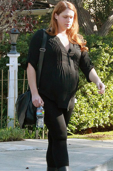 Pregnant Amanda Righetti.