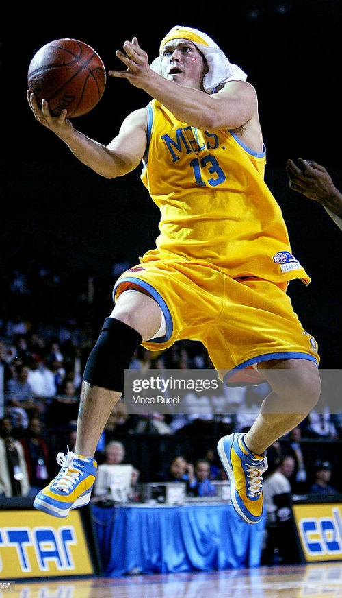 Steve Howey playing basketball