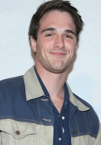 Jacob Elordi: Bio Age, Height, Girlfriend, Sister & Family